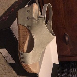 Boutique Vienna Sandal Size 8 NWT